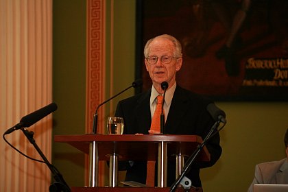 Festvortrag von Professor Olliver E. Williamson, Nobelpreistrger fr Wirtschaft des Jahres 2009