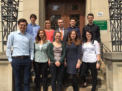 Lehstuhl Prof. Dr. Malte Stieper (Mai 2016)
v.l.n.r. Johannes Stuve, Konstantin Derfert, Susanne Holotiuk, Sophie Stiller, Jana Waldmann, Prof. Dr. Malte Stieper, Marie Sophie Jänsch, Hannes Henke, Stephanie Deschner, Moritz Finke