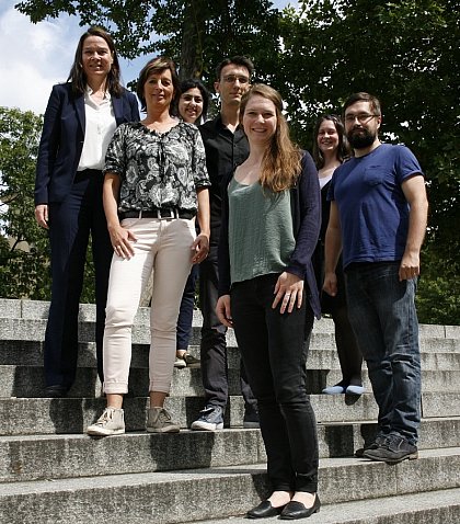 Lehrstuhl Prof. Dr. Meller-Hannich
v. l. n. r.: Prof. Dr. Caroline Meller-Hannich, Simone
Krapf, Sultan Ertin, Ferdinand Gürtler, Hannah Schlereth,
Franziska Wagener, Christian Häntschel