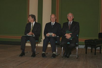 Die Ehrendoktoren; v.l.n.r.: Prof. Dr. Jürgen Costede, Prof. Dr. Dr. h.c. Dietrich Rauschning, Walter Remmers.
