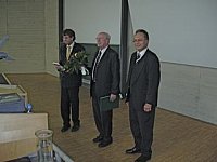 Der Geehrte mit Dekan Prof. Dr. Galler und Prodekan Prof. Dr.Höland
