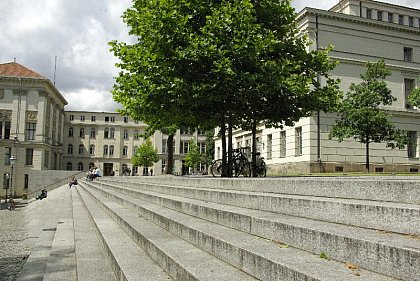 Freitreppe am Universittsplatz