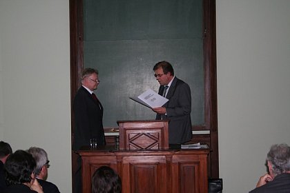 Verlesung und Übergabe der Ernennungsurkunde