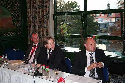 Dr. Stefan Korte von der FU Berlin (Mitte) und Prof. Dr. Thomas Mann von der Uni Göttingen (rechts) gaben Kommentare ab.