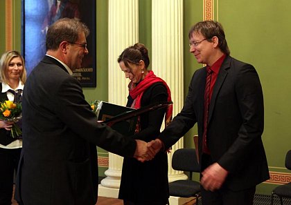 Prof. Dr. Reimund Schmidt-De Caluwe, PD Dr. Katra Nebe, PD Dr. Matthias Krger
bergabe der Habilitationsurkunden