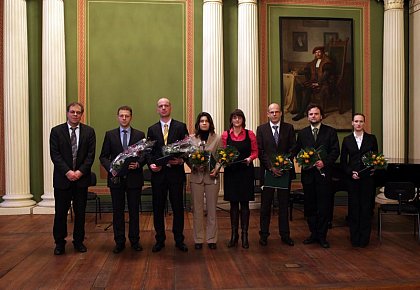 Prof. Dr. Reimund Schmidt-De Caluwe, Dr. Markus Reinhardt, Dr. Kay Wissenbach, Dr. Susanne Berger, Dr. Katharina Mller, Dr. Michael-John Neumann, Dr. Chris Seeger, Dr. Daniela Strau
Promovenden