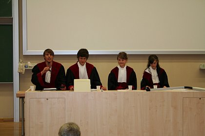 Als Richter fungierten Hannes Henke, Josephine Mutzek, Sarah Julian Schober
und Max Wohlleben