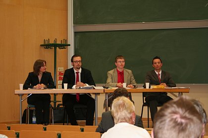 Landtag und Landesregierung wurden gespielt durch Karl Dege, Melanie Huropp,
Paul Uhlig und Frank Zeugner.