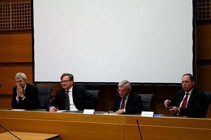 Diskussion unter Leitung von RA Prof. Dr. Weidemann