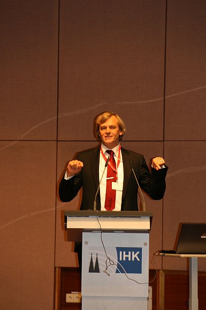Impulsreferat von Prof. Dr. Martin Henssler, Universitöt Köln und Präsident
des Deutschen Juristentages, Köln, zum Thema: Der Beitrag der Kammern zur Wertediskussion.