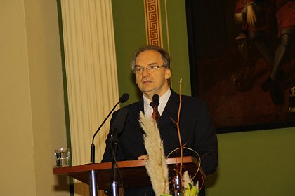 Ministerprsident des Landes Sachsen-Anhalt, Dr. Haseloff, spricht Gruworte.