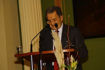 Prof. Prodi referiert nach seiner Auszeichnung.