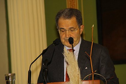 Prof. Prodi referiert nach seiner Auszeichnung. 