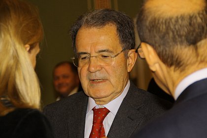 Prof. Prodi im Gespräch.