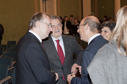 Ministerpräsident Dr. Reiner Haseloff und Prof. Dr. Dr. h.c.mult. Romano Prodi im Gespräch