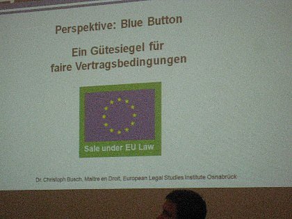Der "Blue Button" als Zeichen für den möglichen Abschluss eines Vertrages im Internet unter EU-Recht.