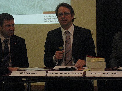 Prof. Lehmann eröffnet die Veranstaltung.