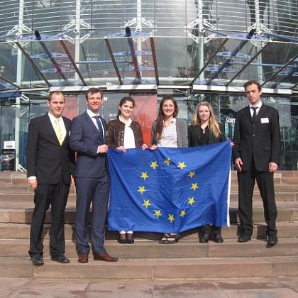 Von links nach rechts: Lars Raabe, Steven Hammer, Silke Weller,
Sophie Kppen, Anna Sophia Brokuf und Dr. Daniel Klocke