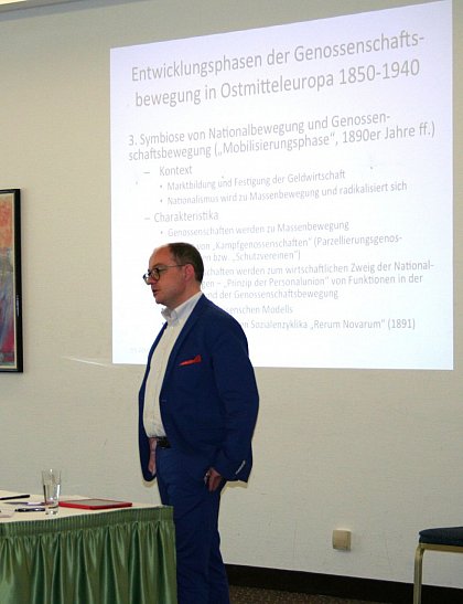 Dr. Torsten Lorenz von der Karls-Universität Prag sprach über Genossenschaften in Ostmitteleuropa im Zeitraum 1850 - 1940.