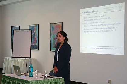 Annika Reifschneider von der Universität Hohenheim fragte nach den Auswirkungen von Basel III auf die Volksbanken.