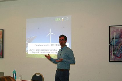 Vaco Brimmer von der Hochschule Nürtingen-Geislingen sprach über Energie-Bürgergenossenschaften.