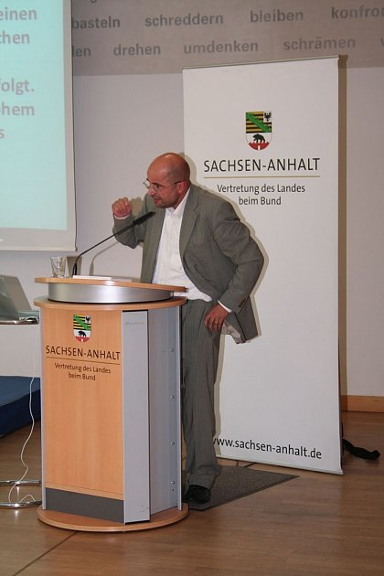 Vortrag Prof. Dr. Heinrich Amadeus Wolff (Universität Bayreuth) zu den verfassungsrechtlichen Grundlagen und Grenzen der Kontrolle von Nachrichtendiensten nach dem Grundgesetz.