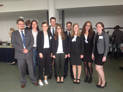 Von links nach rechts: Eric Kiriasis, Prof. Dr. Caroline Meller-Hannich, Franziska Kmpel, Moritz Finke, Nathalie Walter, Andreas Khn, Sarina Zacharias, Sabrina Bhling, Fabienne Theinert