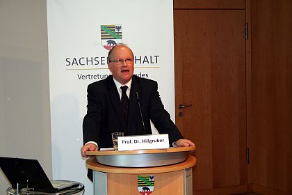 Prof. Hillgruber (Uni Bonn) fragte nach der Reichweite von Äußerungen durch Regierungsmitglieder und Bürgermeister