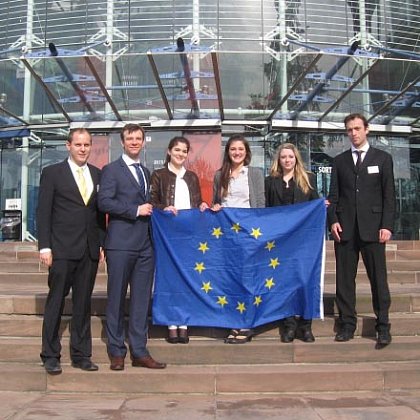 v.l.n.r. Lars Raabe, Steven Hammer, Silke Weller, Sophie Köppen, Anna Sophia Brokuf und Dr. Daniel Klocke