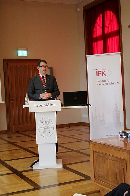 Begrüßung Prof. Dr. Winfried Kluth, Lehrstuhl für Öffentliches Recht und Vorsitzender des Instituts für Kammerrecht