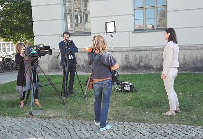 Prof. Dr. Caroline Meller-Hannich beim Interview mit dem Team von Frontal21 (ZDF)