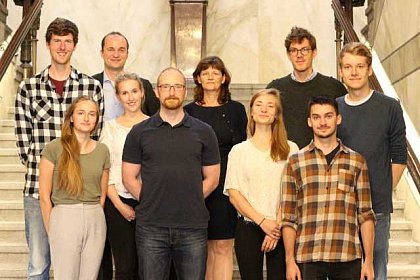 hintere Reihe: Carsten Schenke, Prof. Dr. Dirk Hanschel, Kerstin Köhler, Frederick Qasem, Julius Bognitz vordere Reihe: Eva Frenz, Svenja Auerswald, Stev Zabel, Annika Bebenroth, Till Stoye es fehlt: Antonia Gaupp