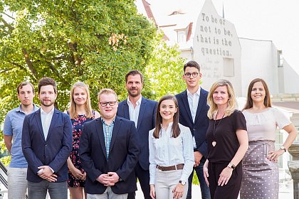 Oliver Dürschke, Philipp Knauth, Victoria Tschepe, Christoph Schmeichel, Prof. Dr. Stephan Madaus, Michelle Kluge, Jonah Krafczyk, Doreen Köhler, Anna-Katharina Wilke (v.l.n.r.)