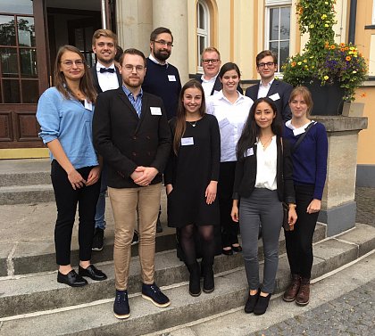 Soldan Moot Court Team MLU 2018
v.l.n.r.: Susette Raase, Dennis David Dietrich, Felix Bischof, Christian Häntschel,
Katja Hagspiel, Christoph Schmeichel, Theresa Behr, Hadia Parsa, Simon Görigk, Pauline Modra