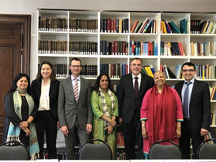 Die Dekanin (zweite von rechts) der Law Faculty der Universitt Delhi