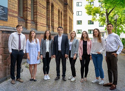 Turkhan Ismayilzada, Iuliia Vede, Rebecca Liebig, Jun.-Prof. Dr. Azar Aliyev, Anastasiia Bessonova, Kseniia Krylova, Laila Sentürk, Valikhan Shaikenov (v.l.n.r.)