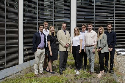 Lehrstuhl 07/2019, v.l.n.r. Sebastian Grübler, Ronny Grütze, Constanze Dittmann, Prof. Dr. Christoph Kumpan, Leah Wetenkamp, Finn Schmidt, Daniel Mackrodt, Lisa Tulikowski & Robin Misterek