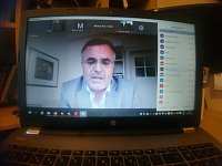 Prof. Rosenau beantwortet Fragen der türkischen Studierenden.