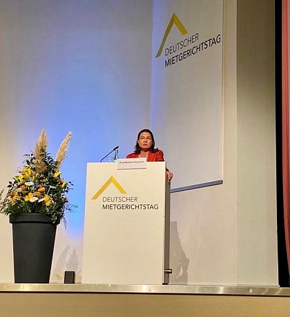 Vom 10. bis zum 12. September wurden anlässlich des
Deutschen Mietgerichtstages in Dortmund aktuelle Fragen des
Mietrechts diskutiert. Frau Prof. Dr. Meller-Hannich
referierte über die Musterfeststellungsklage im Mietrecht.