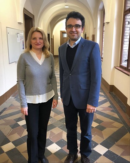 Frau Dr. Liudmila Tsarova und Jun.-Prof. Dr. Azar Aliyev, Februar 2021, Friedemann-Bach-Platz 6, Halle (Saale)