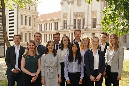 Justus Laschinski, Doreen Köhler, Christian Brand, Michelle Kluge, Prof. Dr. Stephan Madaus, Frauke Jackowicz, An Minh Nguyen, Johannes Kührt, Victoria Deuchert, Mika Theresa Pette, Damian Krupp, Victoria Tschepe (v.l.n.r.)
