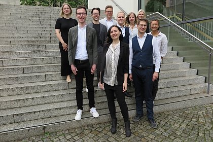 von links nach rechts und von unten nach oben: Darius Ruff, 
Prof. Anne-Christin Mittwoch, Mika Westphahl, Leona Rssel, 
Leah Wetenkamp, Tonio Friedmann, Leonard Elste, Felix 
Harnisch, Karla Schbel, Linda Budi

Auf dem Foto schmerzlichst vermisst: Selma (Postdog), Lisa 
Tulikowski, Antonio Fischer

Foto: Peter Junkermann