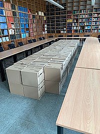 92 Bücherkisten, die den Nachlass von Brigitte Rauschenbach enthalten.
(Foto: Doreen Köhler im März 2022)