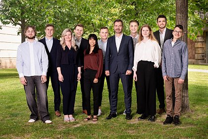 Matteo Krug, Leopold Hntzschel, Doreen Khler, Damian Krupp, Doreen Khler, An Minh Nguyen, Maximilian Wagner, Prof. Dr. Stephan Madaus, Johann Strau, Victoria Deuchert, Moritz Bott, Til Scholtyseck (v.l.n.r.)
