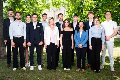 Moritz Bott, Matteo Krug, Anna Loertzer, Maximilian Wagner, Leopold Häntzschel, Doreen Köhler, Prof. Dr. Stephan Madaus, Lisa Schatz, Damian Krupp, Liu Pin, Gerrit Ippen, Mika Theresa Pette, Johann Strauß, (v.l.n.r.)
