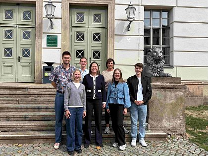 Lehrstuhl Prof. Dr. Meller-Hannich (v.l.n.r.): Paul Baudis, 
Tina Kunath, Richard Feller, Prof. Dr. Caroline Meller-
Hannich, Simone Krapf, Alexandra Rothe, Daniel Winzer; nicht im Bild: Pauline Modra und Lehrstuhldackel Greta, Lucas Mai